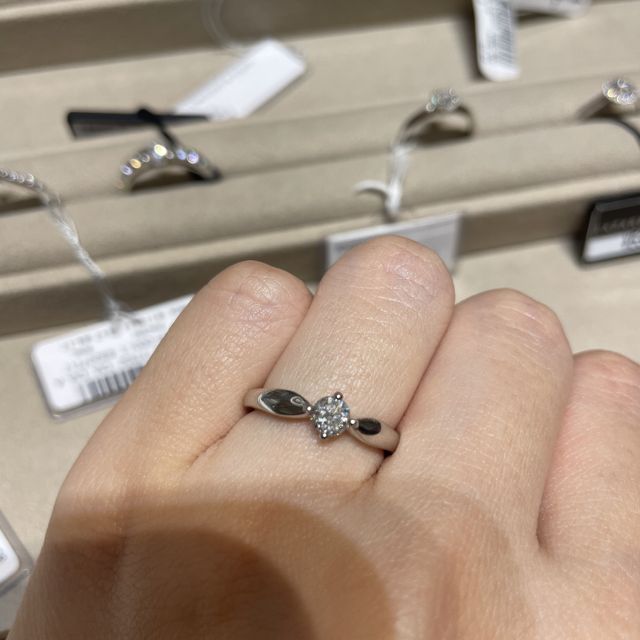 【ブルガリ(BVLGARI)の口コミ】 デザインがシンプルでつけ心地が良かったので選びました。シンプルではあ…