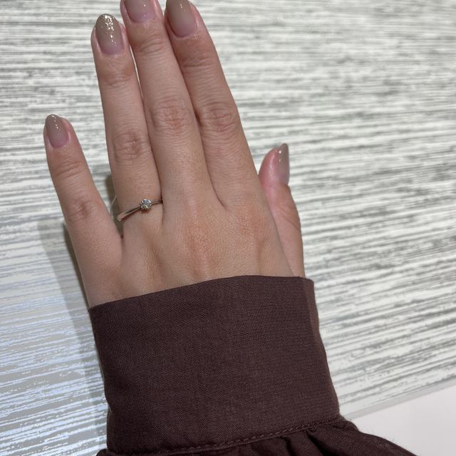 【TRECENTI(トレセンテ)の口コミ】 決め手はデザインと付け心地です。
とてもシンプルで、ダイヤも遠くから見…