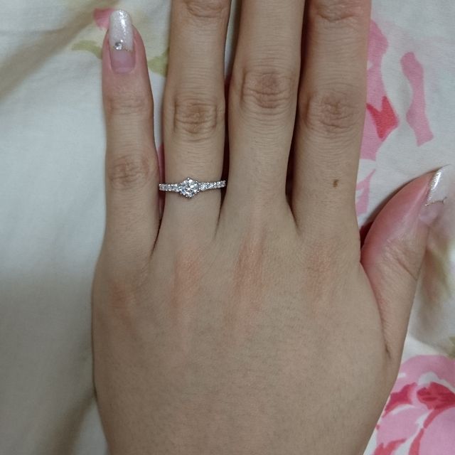 【銀座ダイヤモンドシライシの口コミ】 ブランドを絞らずインターネットで婚約指輪を検索して、唯一気になったデ…