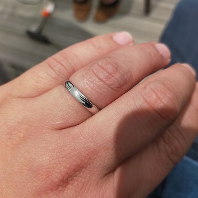 【PILOT BRIDAL(パイロットブライダル)の口コミ】 シンプルですがリングの太さ、デザイン性と男性も仕事中に使える指輪です…