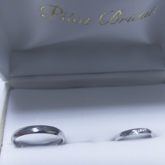 【PILOT BRIDAL(パイロットブライダル)の口コミ】 シンプルですがリングの太さ、デザイン性と男性も仕事中に使える指輪です…