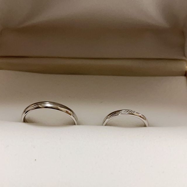 【PILOT BRIDAL(パイロットブライダル)の口コミ】 もともと婚約指輪は購入しない予定だったので、結婚指輪に少しダイヤの入…