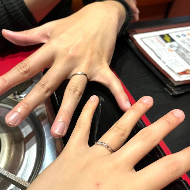 【銀座ダイヤモンドシライシの口コミ】 自分たちが、この結婚指輪を決めた理由としては、着け心地の良さとデザイ…