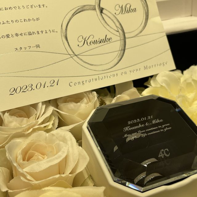 【4℃ BRIDAL(ヨンドシーブライダル)の口コミ】 一番はデザインです。
デザイン以外にも、着け心地が良かったのと、アフタ…