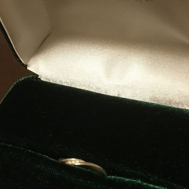 【ENUOVE(イノーヴェ)の口コミ】 やはりデザインそのものに、心奪われました！結婚指輪でダイヤがたくさん…