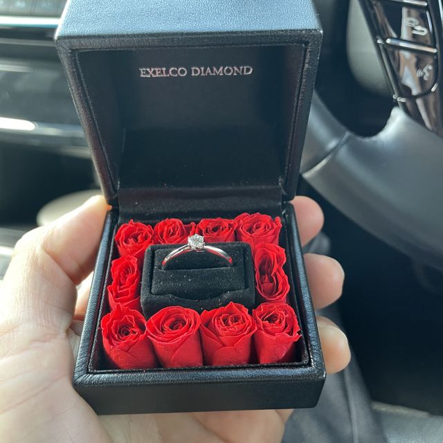 【エクセルコダイヤモンド(EXELCO DIAMOND)の口コミ】 10月が記念日なので9月に購入しました。
指輪の決め手はシンプルなデザイ…