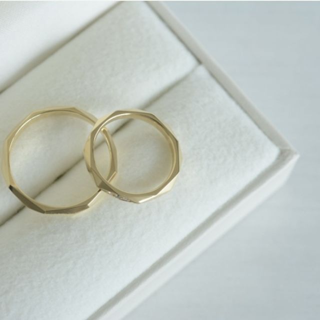 【CRAFY(クラフィ)の口コミ】 私と旦那さん2人の意見が一致して、ゴールドの指輪であまり値段も高すぎな…