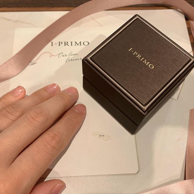 【アイプリモ(I-PRIMO)の口コミ】 アシンメトリーでピンクダイヤが付いているためデザインが可愛くて人と被…