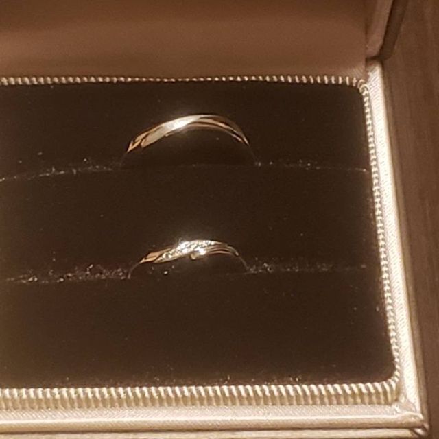【アイプリモ(I-PRIMO)の口コミ】 指輪業界でその他メーカーにはない色見であるペールブラウンゴールドにと…