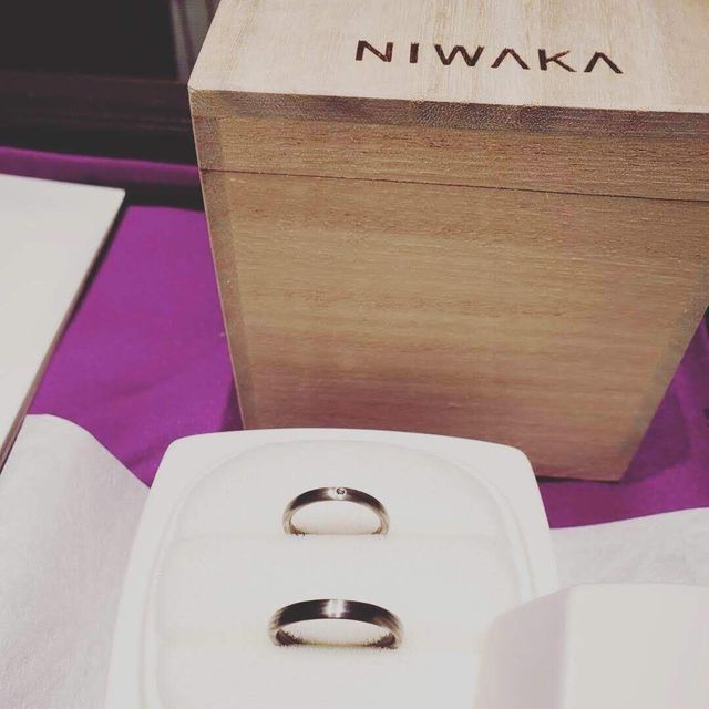 【俄(にわか)の口コミ】 彼も私もシンプルだけど少し個性のある結婚指輪を探しておりました。そん…