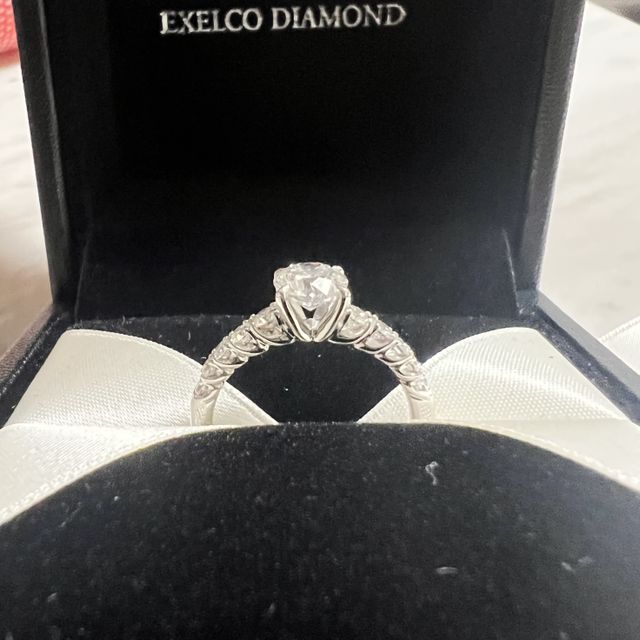 【エクセルコダイヤモンド(EXELCO DIAMOND)の口コミ】 デザインとクオリティと値段がマッチ。
ダイヤの大きさとカラーがハイラン…