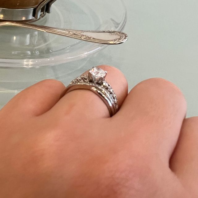 【エクセルコダイヤモンド(EXELCO DIAMOND)の口コミ】 デザインとクオリティと値段がマッチ。
ダイヤの大きさとカラーがハイラン…