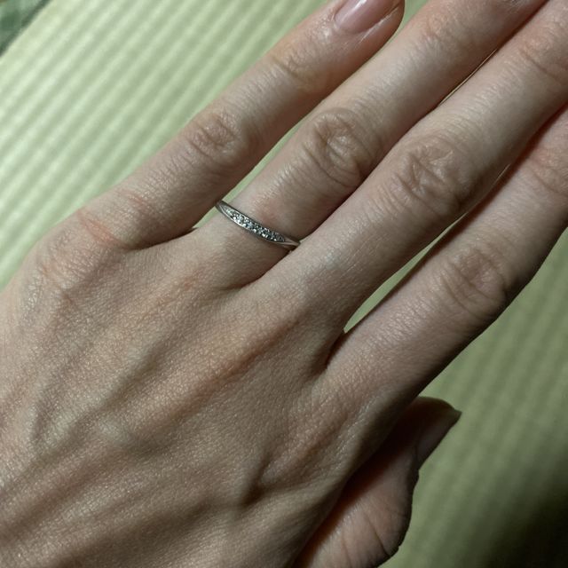 【銀座ダイヤモンドシライシの口コミ】 婚約指輪はデザイン性の高いがダイヤがなかったものだったので、結婚指輪…