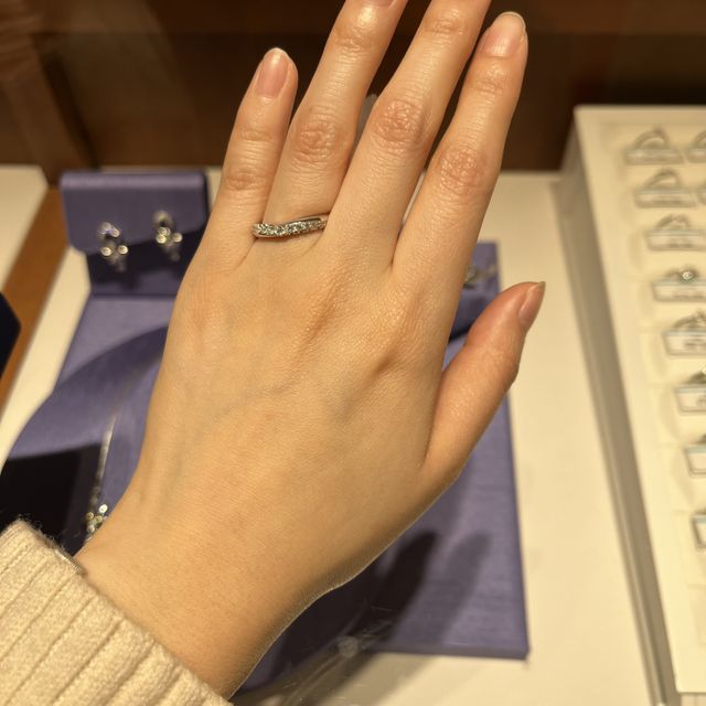 【銀座ダイヤモンドシライシの口コミ】 購入した指輪はハーフエタニティですが、どこもお値段がするなか手の届く…