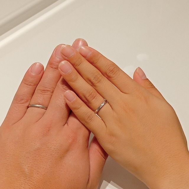 【4℃ BRIDAL(ヨンドシーブライダル)の口コミ】 いろいろな店舗を巡った結果、自分達が求めていたデザインに巡り会い、(ス…