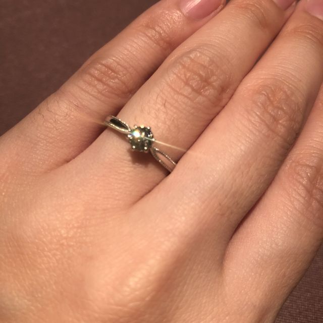 【エクセルコダイヤモンド(EXELCO DIAMOND)の口コミ】 指輪の決め手の1番は、ダイアモンドの品質です。
プラチナ部分の良し悪し…