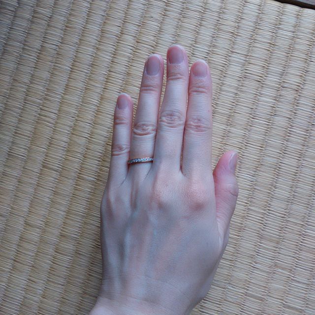 【4℃ BRIDAL(ヨンドシーブライダル)の口コミ】 肌馴染みのよい、ピンクゴールドの指輪を探していました。ダイヤの大きさ…