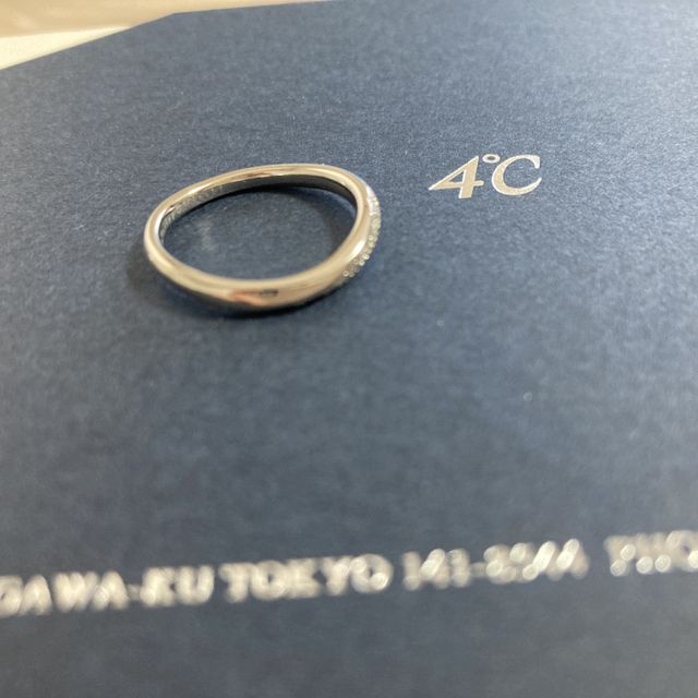 【4℃ BRIDAL(ヨンドシーブライダル)の口コミ】 一通り気になるものは店舗で試着しましたが、細めでウェーブラインの指輪…