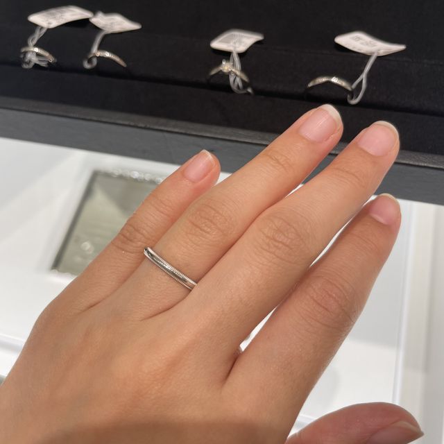 【ティファニー(Tiffany & Co.)の口コミ】 シンプルですが、上品で長く使えそうだと思いました。
2mmと3mmで悩みまし…