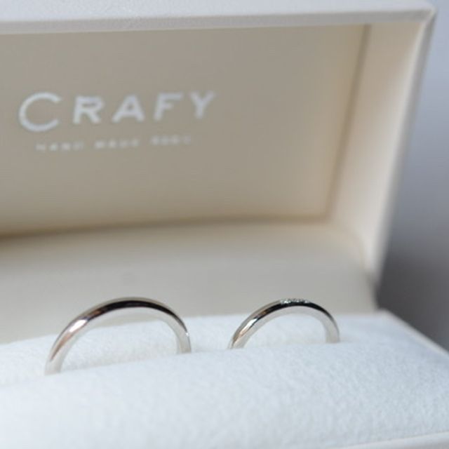 【CRAFY(クラフィ)の口コミ】 シンプルなデザインだけど、2人にとって特別な指輪を探していたところ、CR…