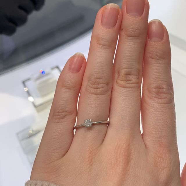 【ティファニー(Tiffany & Co.)の口コミ】 指輪探しで1番最初に行ったブランドです。指が綺麗に見えたこと、ダイヤが…