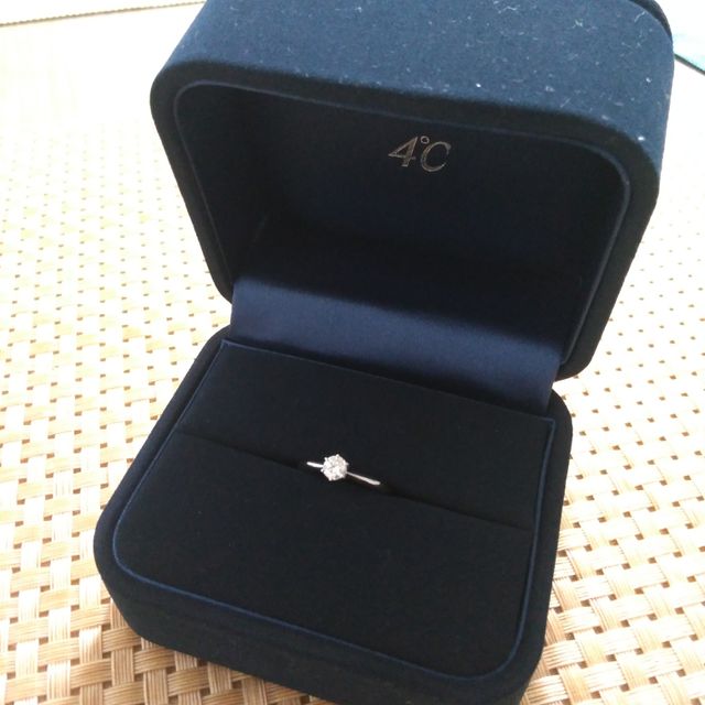 【4℃ BRIDAL(ヨンドシーブライダル)の口コミ】 シンプルな指輪を探していました。他社も３つくらい行きましたが、なかな…