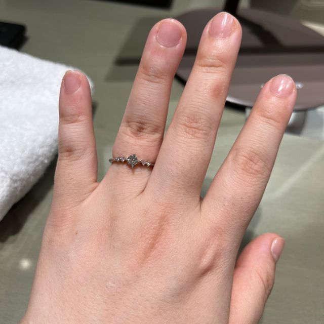 【アイプリモ(I-PRIMO)の口コミ】 メインのダイヤモンドとメレダイヤモンドの配置が絶妙でファッションリン…