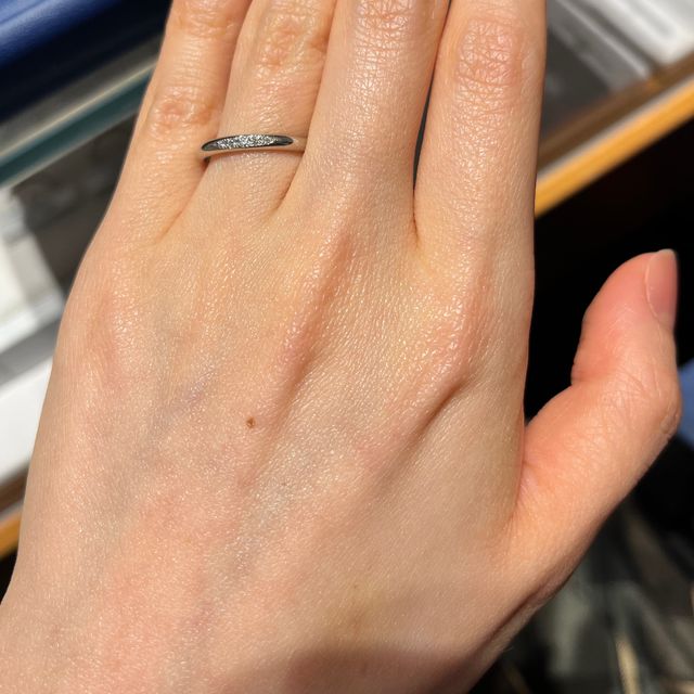 【銀座ダイヤモンドシライシの口コミ】 シンプルなストレートのデザインで希望通りのものを持ってきていただきま…