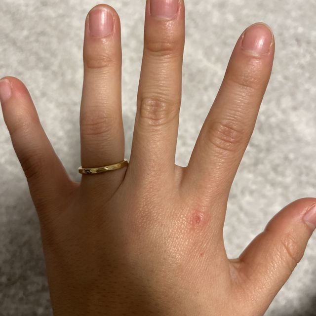 【ringram(リングラム)の口コミ】 手の色に合う指輪の色を選びました。ずっとつけるものなので、価格を妥協…