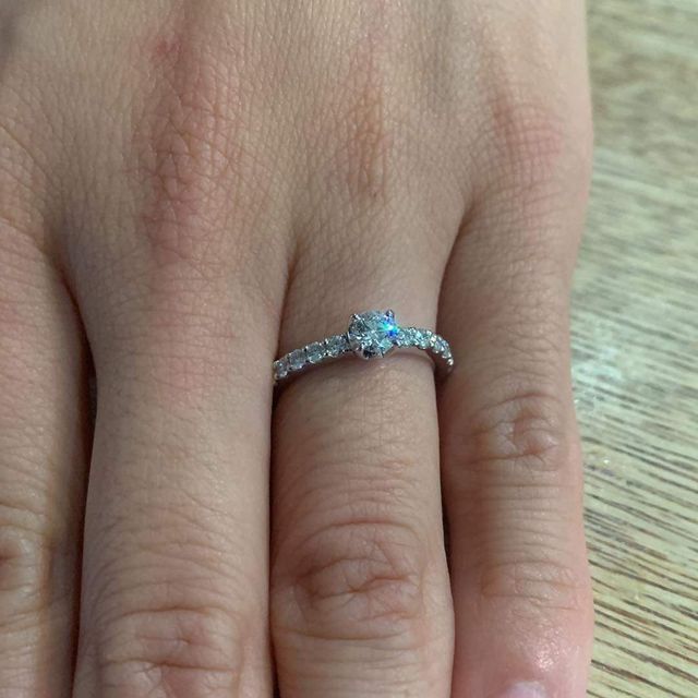 【アイプリモ(I-PRIMO)の口コミ】 煌びやかすぎずとてもスペシャルな指輪を探していました。お店の方に頼ん…