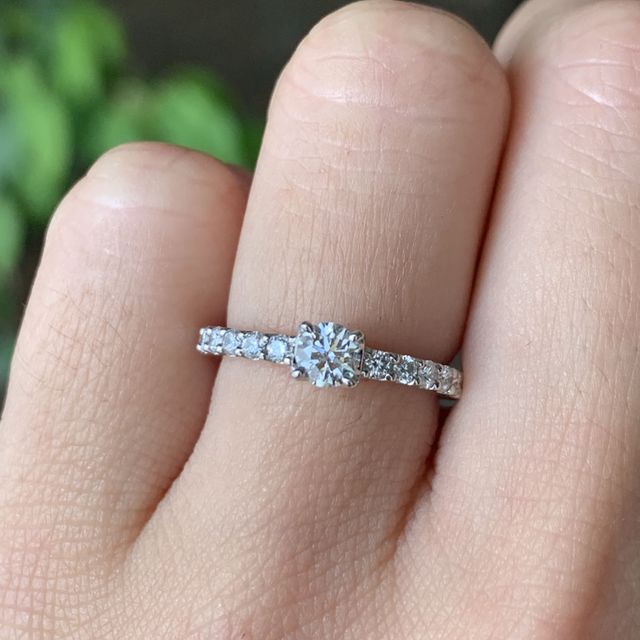 【アイプリモ(I-PRIMO)の口コミ】 煌びやかすぎずとてもスペシャルな指輪を探していました。お店の方に頼ん…