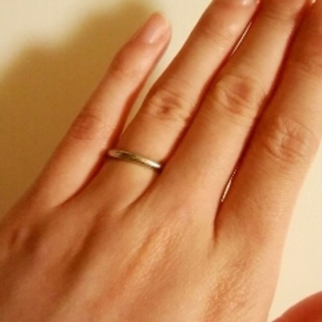 【STAR JEWELRY(スタージュエリー)の口コミ】 婚約指輪もこちらで購入させていただいて、
デザイン、価格すべてとても気…