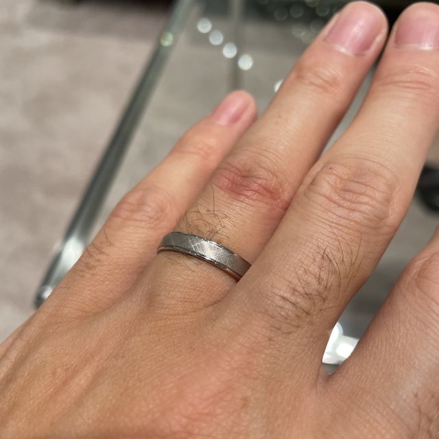 【エクセルコダイヤモンド(EXELCO DIAMOND)の口コミ】 デザインのシンプルさ。シンプルでありながらも少しひねりの効いたデザイ…