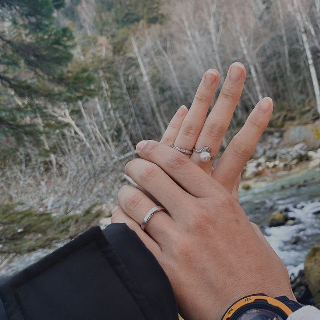 【COLANY(コラニー)の口コミ】 シンプルで普段から着けることができて、何十年先も飽きることなく薬指で…
