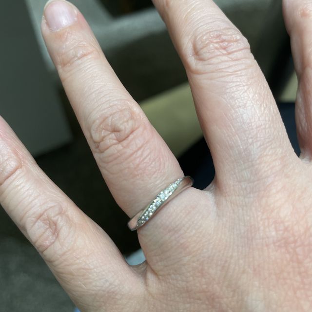 【4℃ BRIDAL(ヨンドシーブライダル)の口コミ】 年齢にあった落ち着いて、尚且つデザインがとても気に入ったので。以前か…