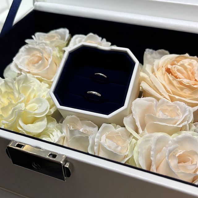 【4℃ BRIDAL(ヨンドシーブライダル)の口コミ】 シンプルで飽きがこないようなデザインがとても良かったです。他のブラン…