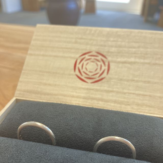 【出雲結(いずもゆい)の口コミ】 個性的かつシンプルな指輪を探していた時に見つけて、ホームページ等で情…