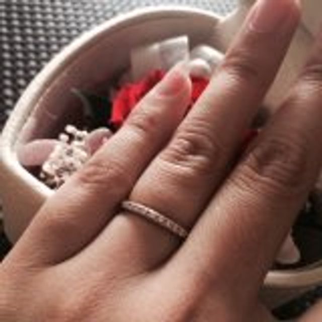【ケイウノ ブライダル(K.UNO BRIDAL)の口コミ】 華奢なタイプの指輪が良かったのですが、ハーフエタニティとなるとどうし…