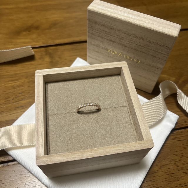 【YUKA HOJO(ユカホウジョウ)の口コミ】 とても可愛いデザインだったので決めました。アンティークな感じが好きだ…