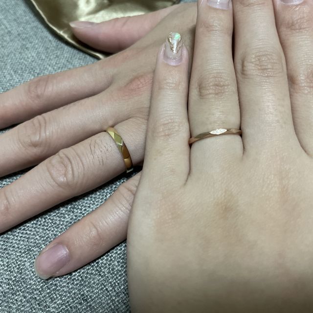 【AMOUR AMULET(アムール・アミュレット)の口コミ】 The結婚指輪も憧れていたのですが、他の人と被らないデザインがいいなと思…