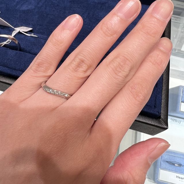 【4℃ BRIDAL(ヨンドシーブライダル)の口コミ】 私はナチュラルグレースの指輪に決めました。
理由は他社ブランドにはない…