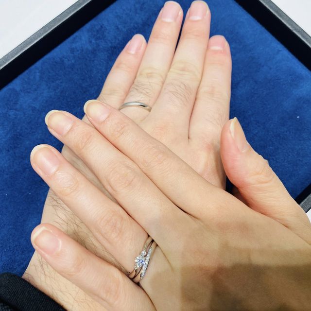 【4℃ BRIDAL(ヨンドシーブライダル)の口コミ】 私はナチュラルグレースの指輪に決めました。
理由は他社ブランドにはない…