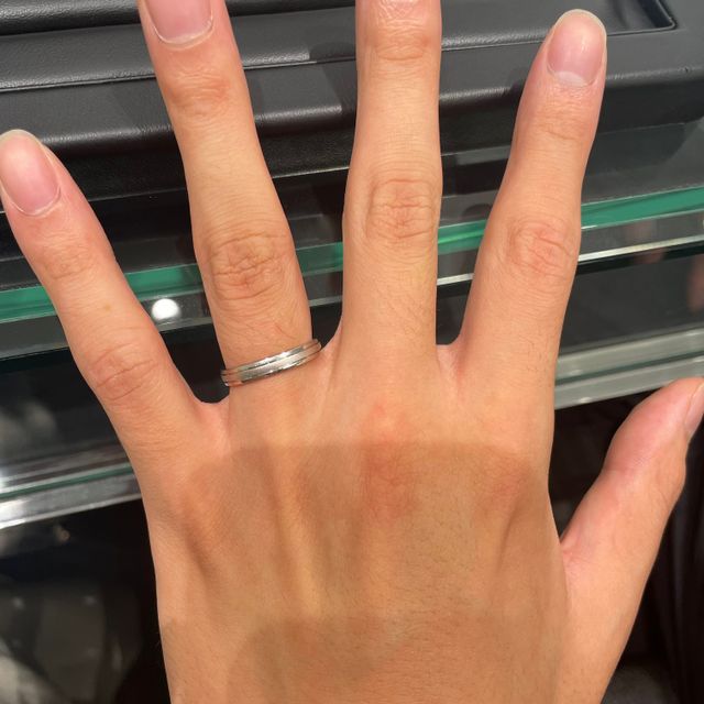 【ラザール ダイヤモンド(LAZARE DIAMOND)の口コミ】 細めでウェーブがかった指輪を探していて、1番気に入ったものがこちらでし…