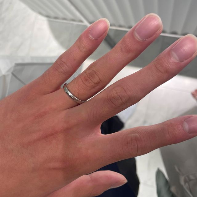 【ティファニー(Tiffany & Co.)の口コミ】 婚約指輪はセッティングを試着しました。6つ留めで高さもあるのでダイヤが…