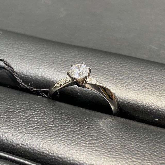 【ラザール ダイヤモンド(LAZARE DIAMOND)の口コミ】 ラザールダイヤモンド以外のブランドも沢山回った結果、一番気に入ったデ…