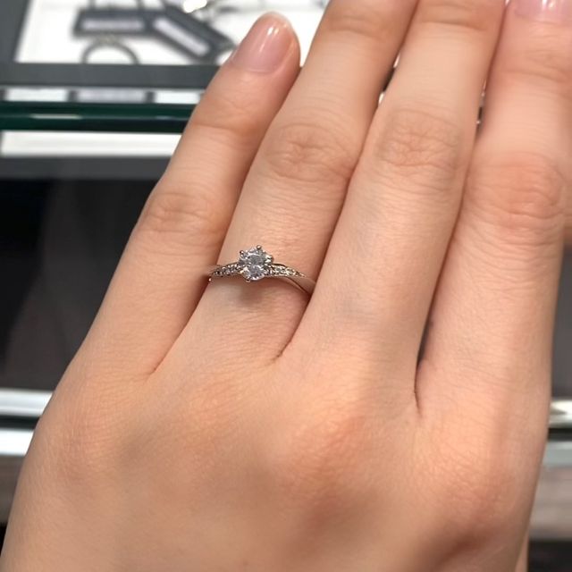 【ラザール ダイヤモンド(LAZARE DIAMOND)の口コミ】 ラザールダイヤモンド以外のブランドも沢山回った結果、一番気に入ったデ…