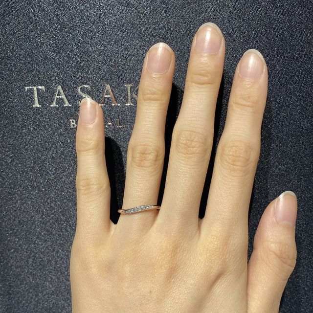 【TASAKI(タサキ)の口コミ】 斜めラインのダイヤモンドがとても美しいです。遠目で見ても輝きがわかる…