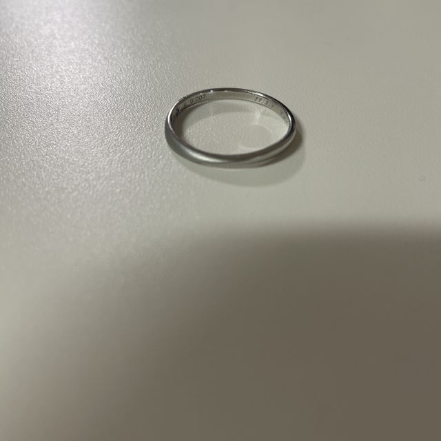 【銀座ダイヤモンドシライシの口コミ】 ダイヤ位置につや消し加工がポイントです
つや消しは次第に落ちるようです…