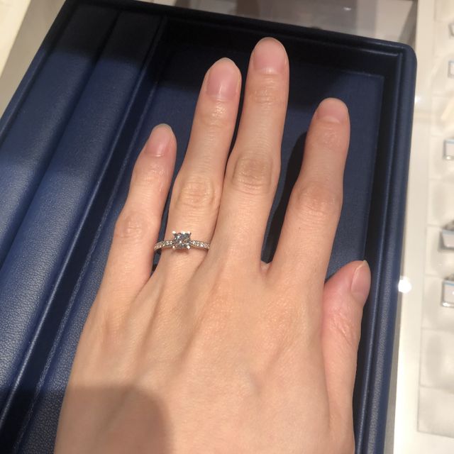 【銀座ダイヤモンドシライシの口コミ】 指輪のデザインがとても豊富でした。
婚約指輪はセミオーダーのようなシス…