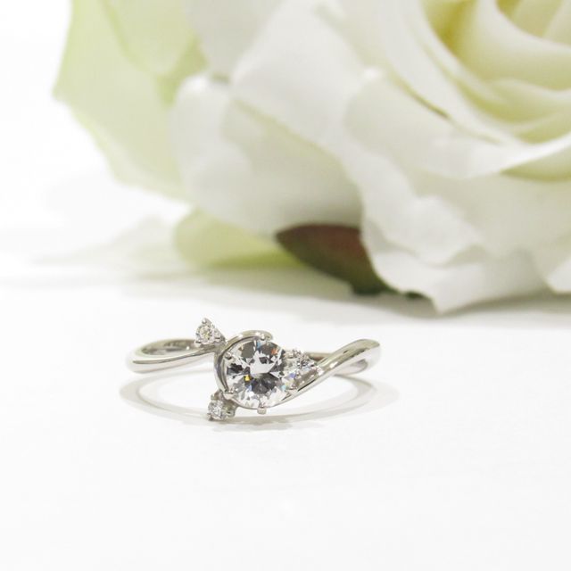 【輪-RIN-の口コミ】 相手が他とあまり被らないようなデザインが好きとあって、さがしたところ…